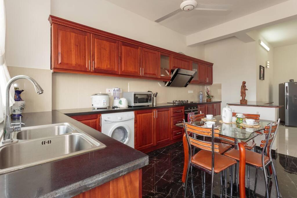 Truely A Beach Home Away From Home Colombo Exterior foto